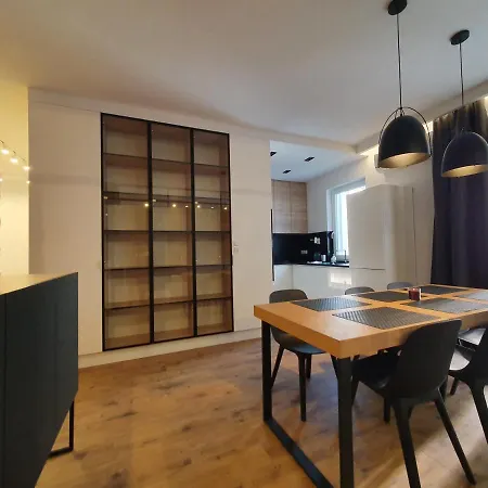 Royal Family Metro Mlociny * Varsavia