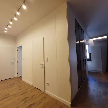 Royal Family Metro Mlociny