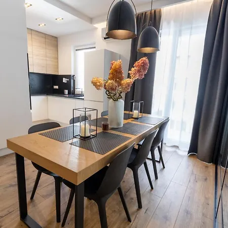 Royal Family Metro Mlociny דירה ורשה