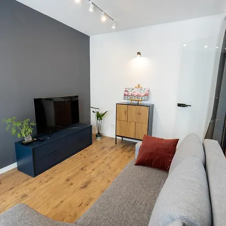 Royal Family Metro Mlociny *