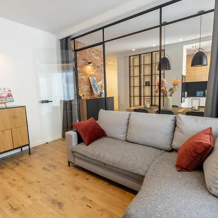 Royal Family Metro Mlociny * ורשה