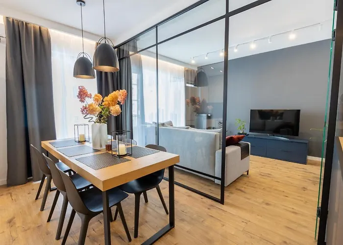 Royal Family Metro Mlociny 바르샤바