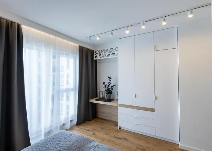 Royal Family Metro Mlociny