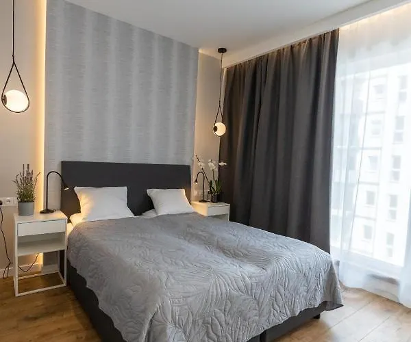 Royal Family Metro Mlociny Apartman Varsó