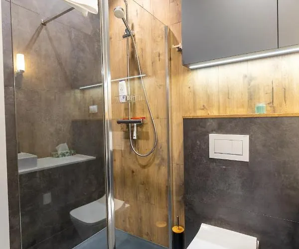 Royal Family Metro Mlociny 바르샤바